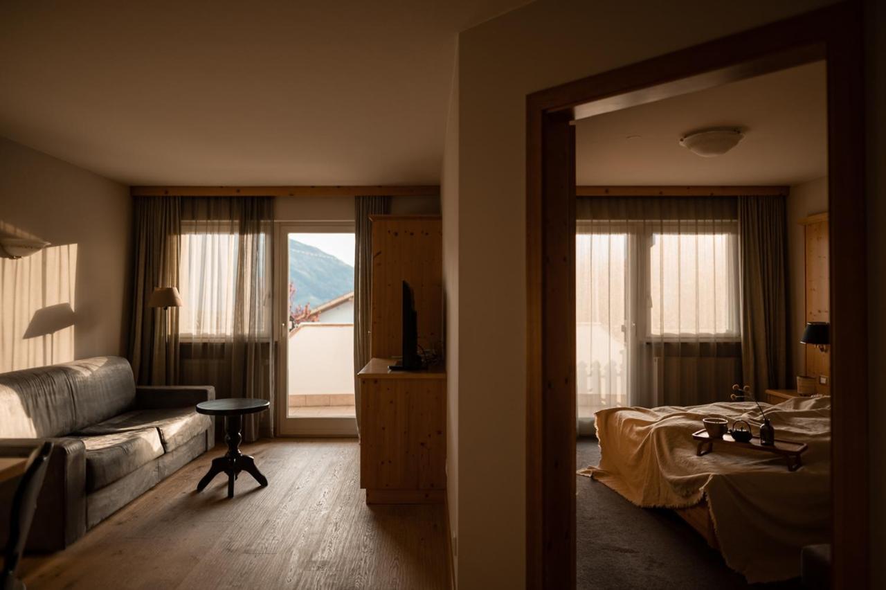 Landpalais Goyenhof Aparthotel Schenna Bagian luar foto