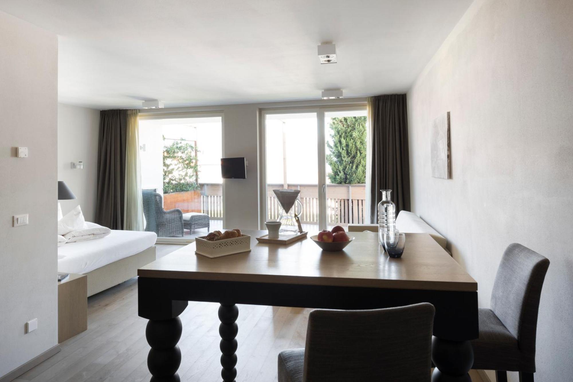 Landpalais Goyenhof Aparthotel Schenna Bagian luar foto